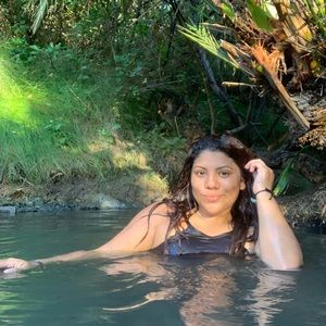 Meet your Posher, Crystal